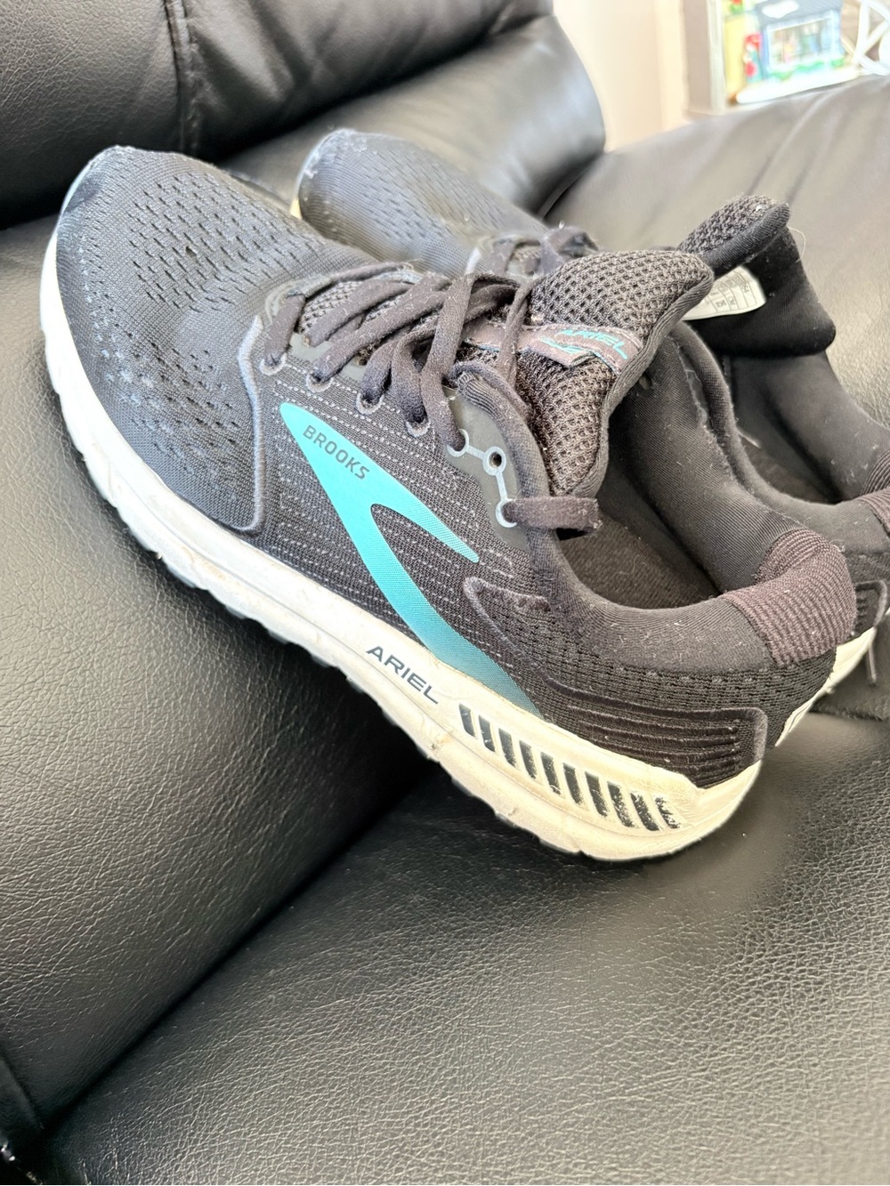 Brooks Kids Ariel Sneakers in Black with Teal Accents